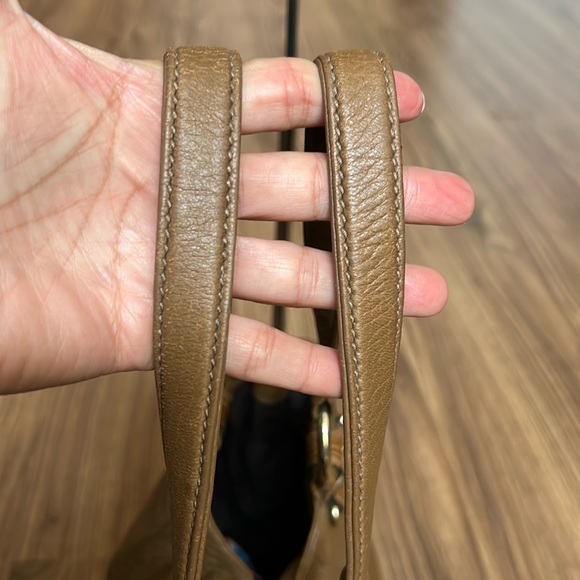 A224 - π― % authentic Gucci shoulder bag - Picture 14 of 16